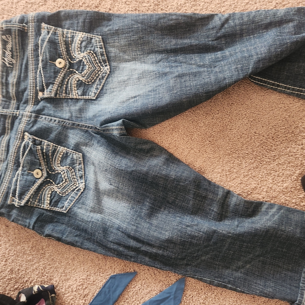 Stylish Blue Denim Jeans with Embroidered Pockets